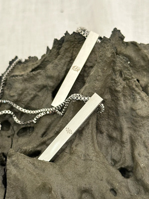 Kette größter Name auf großem Rechteckanhänger