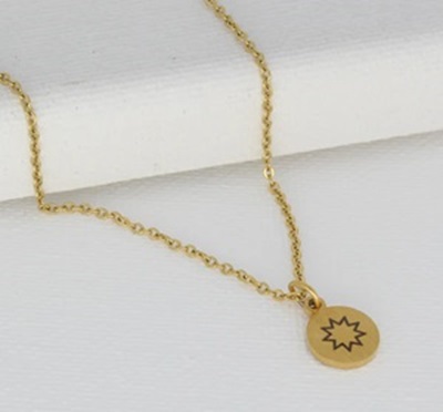 Kette zart mit rundem Anhänger und Gravuren