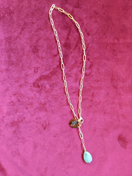 Kette mit gravur auf runder platte und Aventurin stein