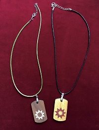 Kette Leder mit Holzintarsien Anhänger rechteckig